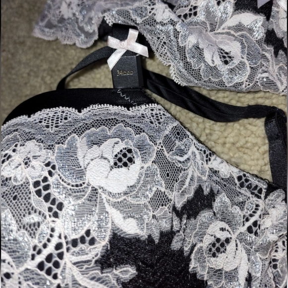 Victoria's Secret Black Lace Bra Panty Set NEW! - Picture 7 of 7